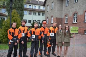 Zwycięzcy zawodów - reprezentacja Technikum Leśnego w Starościnie