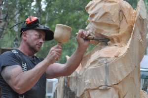 Festiwal rzeźby drewnianej Prazdnik Topora - Ax Day