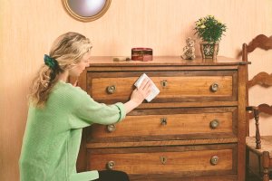 Akcja – renowacja! Przywracamy drewnianym meblom dawny blask