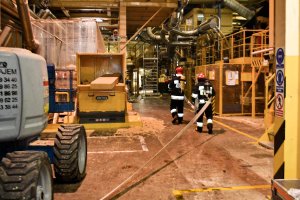 Ćwiczenia strażaków na terenie zakładu Steico w Czarnkowie