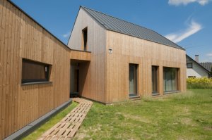 Wykończenie drewnianej elewacji – lazura czy olej?