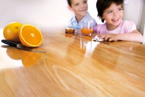 Drewniany blat w kuchni - Olejować czy lakierować? Oto jest pytanie!