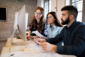 Języki obce w branży drzewnej. Co warto wiedzieć o tłumaczeniach technicznych?