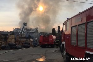 Pożar w fabryce mebli i drzwi wewnętrznych