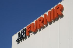 Grupa JAF kończy produkcję forniru w rumuńskim Braszowie