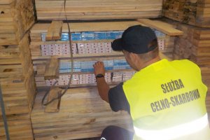 Próba przemytu papierosów w transporcie tarcicy z Białorusi