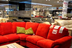 Rząd niespodziewanie zamknął sklepy meblowe