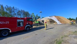 Pożar składowiska trocin w Sławkowie