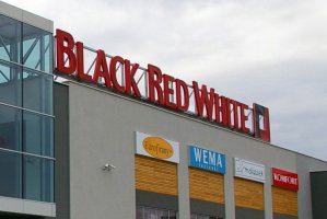 Black Red White wycofuje się z Rosji