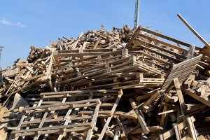 Swiss Krono inwestuje w recykling drewna w Polsce