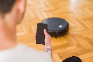 Odkurzacz automatyczny z funkcją mopowania - czy warto?