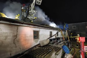 Pożar w zakładzie produkcji mebli w Zemborzycach Tereszyńskich