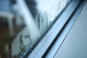 Pochłaniacze wilgoci – gdzie warto postawić?