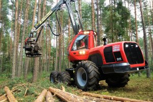 Przedsiębiorcy leśni przeciwni inwestycjom Lasów Państwowych w maszyny do pozyskania drewna