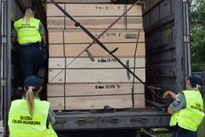 Funkcjonariusze KAS ponownie w firmach podejrzanych o łamanie sankcji nałożonych na Rosję i Białoruś