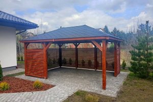 Altany ogrodowe. Trendy na wiosnę i lato 2025