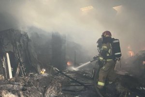 Pożar w zakładzie produkcji mebli w Słupnie