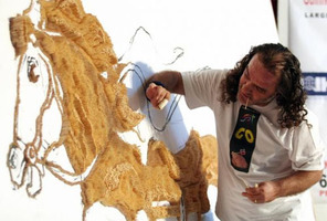 Koń z drewnianych wykałaczek