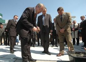 Wmurowanie kamienia węgielnego - minister J. Piechota, M. Sołowow i dyr. LP J.Dawidziuk