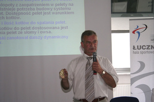 <b><center><small><FONT color=darkred>Edmund Wach <br> Prezes Bałtyckiej Agencji <br>Poszanowania Energii.<br> &#8211; Ilość pelletu na <br>rynku europejskim <br>przekroczyła już<br> 3 mln ton rocznie</font></small></b></center>