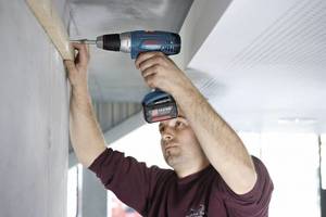 Wkręcenie 210 wkrętów (6x60mm) w miękkie drewno nie stanowi dla modelu o napięciu 14,4 V-LI żadnego problemu