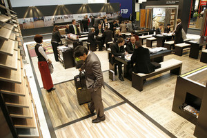 Ekspozycja paneli laminowanych<br>fot. Domotex
