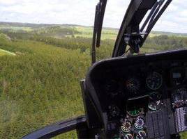 Las sadzony z helikoptera