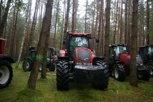 Valtra ciągniki do prac leśnych