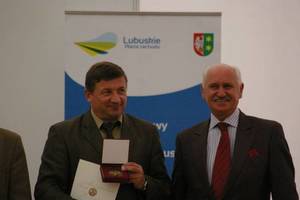 Dyrektor Biura Urządzania Lasu i Geodezji Leśnej - Janusz Dawidziuk odbiera Złoty Medal MTP