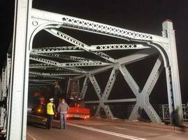 Przewożony harvester uszkodził most w Czarnkowie