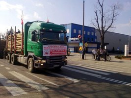 Protest firm transportowych przed zakładami StoraEnso w Ostrołęce