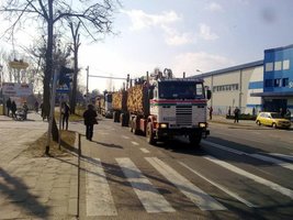 Protest firm transportowych przed zakładami StoraEnso w Ostrołęce