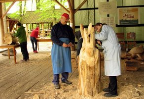 Plener rzeźbiarski w Marculach