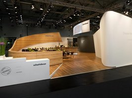 Wyjątkowa prezentacja produktów i trendów z wieloma nowościami wzorniczymi zachwyciła klientów Schattdecor podczas targów Interzum 2011.