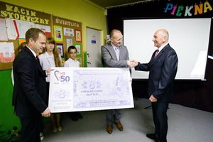 IKEA przekazała 8 mln zł na szkołę w Jarostach