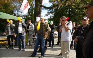 Fanfary na cześć protestujących