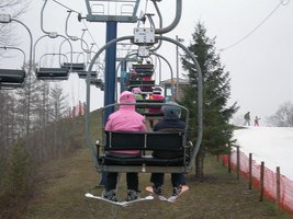 Leśnicy oskarżeni ws. nielegalnej budowy wyciągu narciarskiego