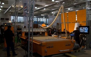 Uwagę przyciągały pokazy pracy obrabiarki CNC
