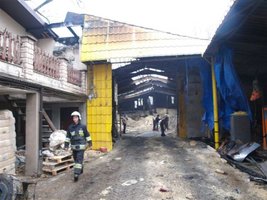 Katowice: Pożar zakładu produkującego ściółkę dla zwierząt