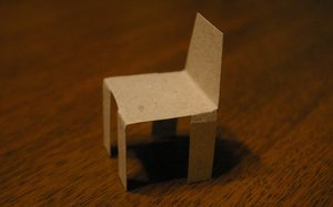 Tekturowe krzesełka w poznańskiej Strefie Kibica