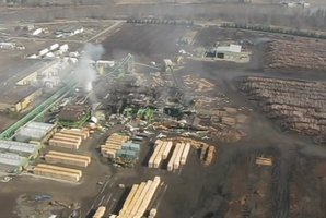 Wybuch pyłu i pożar zniszczyły kolejny tartak w Kolumbii Brytyjskiej