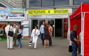 Targi PELLETS-EXPO stoiska przed Halą Łuczniczka