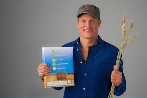 Woody Harrelson promuje nowy produkt spółki, której jest współwłaścicielem