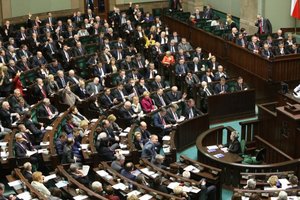 Sejm znowelizował Ustawę o lasach - Lasy Państwowe podzielą się dochodami ze sprzedaży drewna