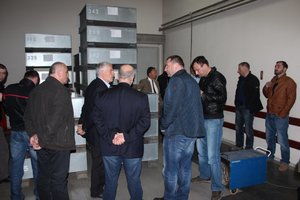 Prezentacja sposobów przechowywania nasion w Leśnym Banku Genów w Kostrzycy.