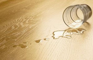 Olej zabezpieczy drewno w łazience 