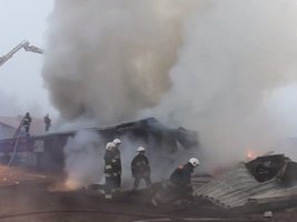 Duże straty po pożarze zakładu stolarskiego w Ozorkowie