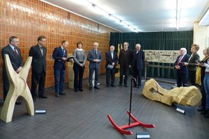 Wernisaż wystawy na  Wydziale Technologii Drewna