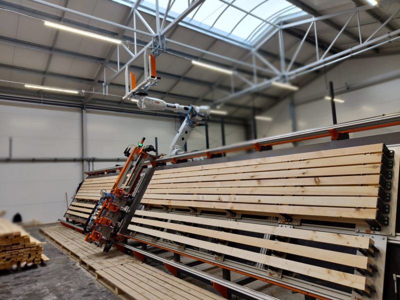 Automat, zbijarka do palet każdego typu, robot do palet. 