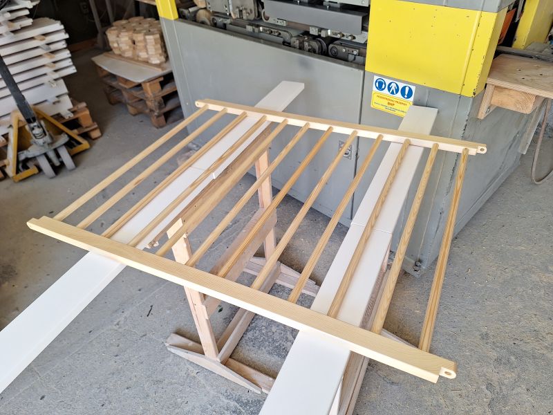 Boki do łóżeczek dzięcięcych, kojcy, barierek- z drążkami fi-16mm, sosna bezsęczna